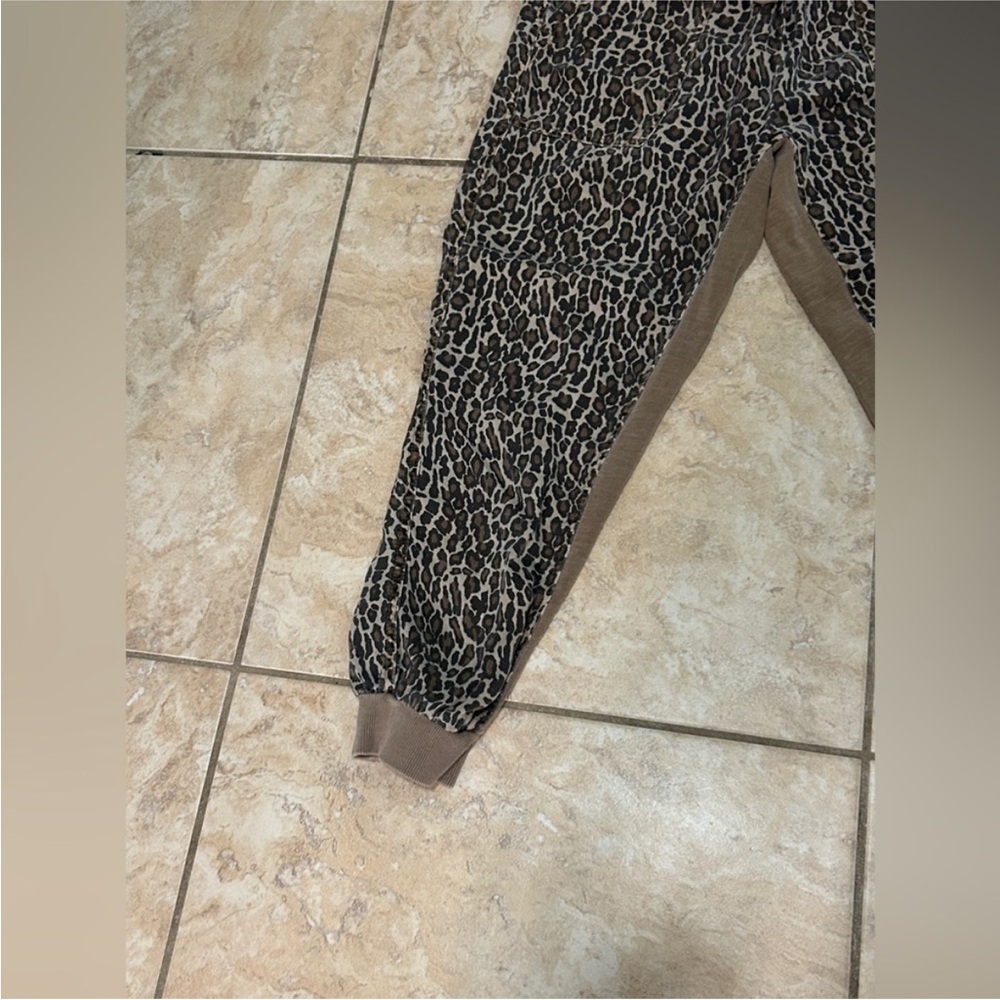 Splendid Boardwalk Joggers in Leopard Size Medium - Picture 7 of 14